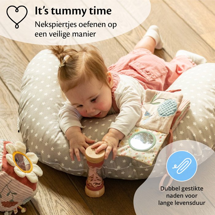 Nekspieren trainen voor een baby met een kussen