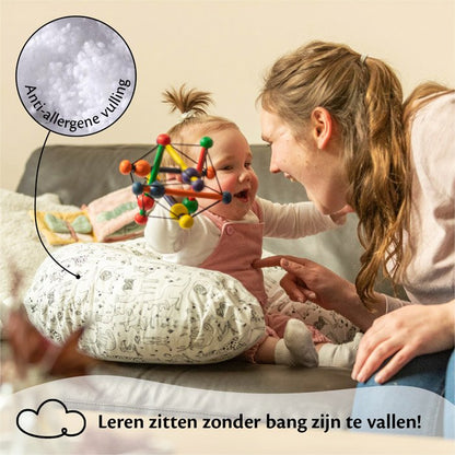 It's tummy time, met het voedingskussen van Ella