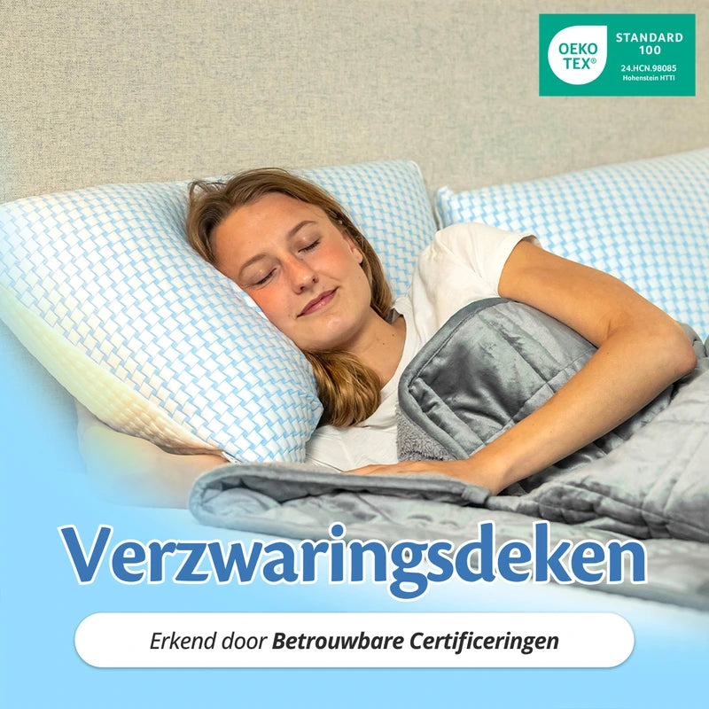 Vrouw slaapt onder de Ella verzwaringsdeken, met vermelding van betrouwbare certificeringen.